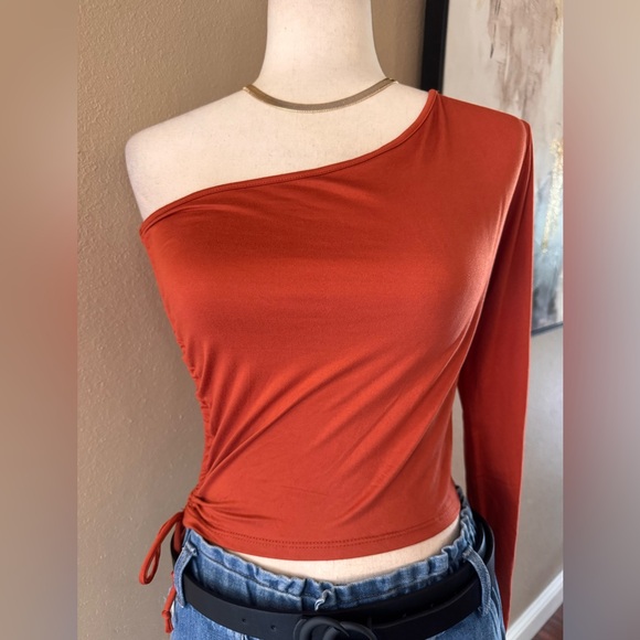Heart & Hips One-Shoulder Rust Crop Top - Picture 7 of 10